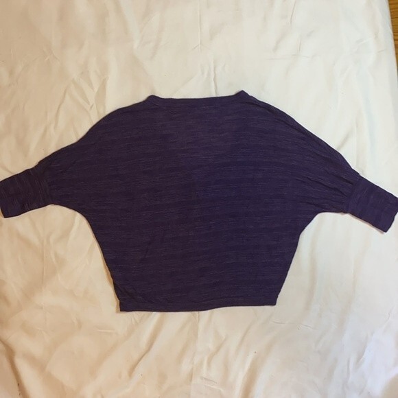 Small Delia’s Short Sleeve Purple Flowy Sweater - Picture 3 of 4